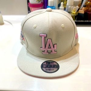 New Era 9FORTY MLB Los Angeles Dodgers SnapBack Baseball Cap Hat in beige/pink